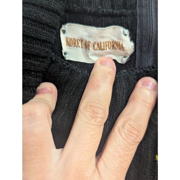 Pretty black halter sweater top w/floral embroidery/cross stitching size XS - Picture 2 of 5